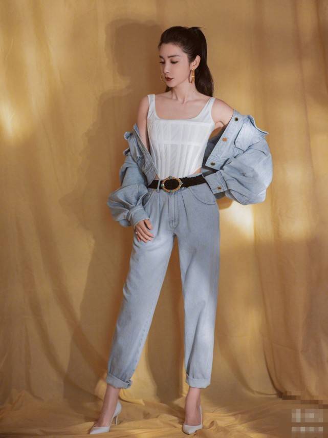 黑色|网友环球影城偶遇李冰冰，厚背粗手臂显雄壮，满头脏辫嘻哈范十足