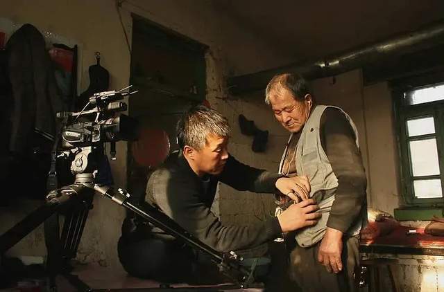 老唐|他,80岁,东北人,失业50年,只有在小女儿面前,他才卸下心防