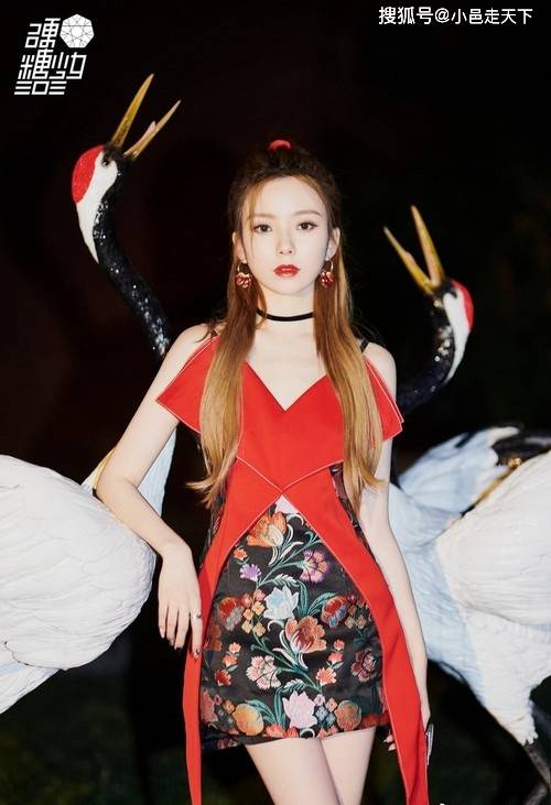 旗袍|硬糖少女旗袍大长腿写真