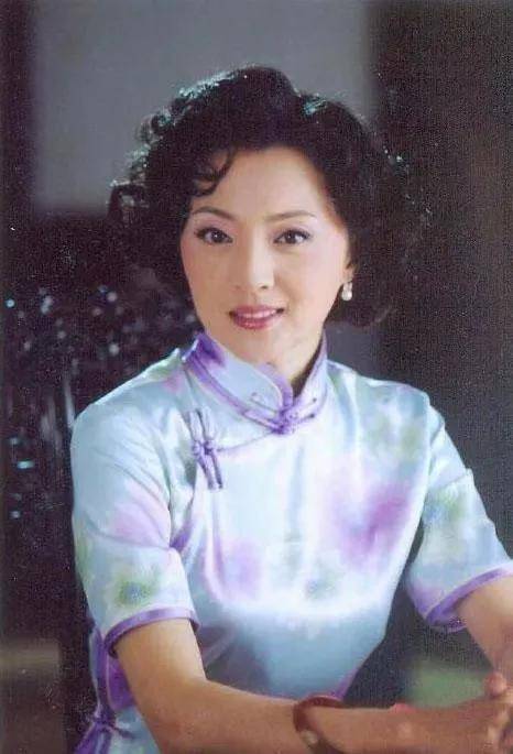 名媛|“春晚小品皇后”金玉婷，46岁穿旗袍风韵犹存，惊艳了时光似醉美