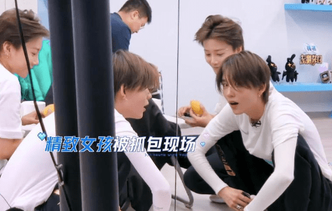 舞台|《爆裂舞台》被调侃有偶像包袱的陆柯燃,为何听《妈妈说》哭了?