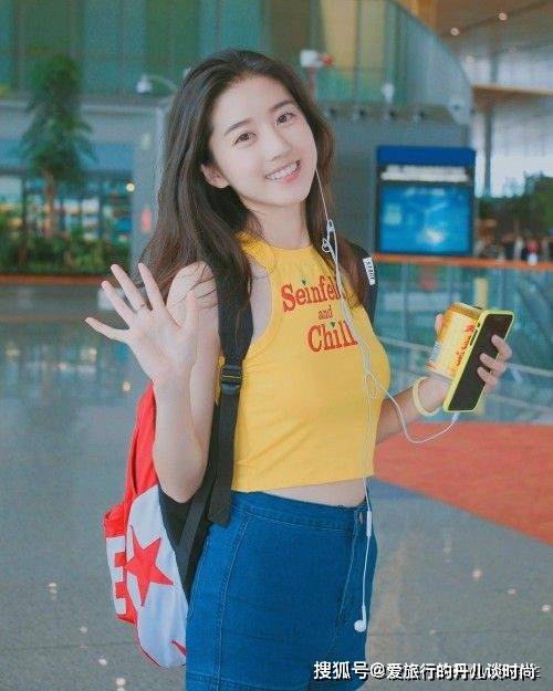 好身材|新加坡大美女李凯馨的时尚穿搭，“高颜值”“好身材”行走的衣架