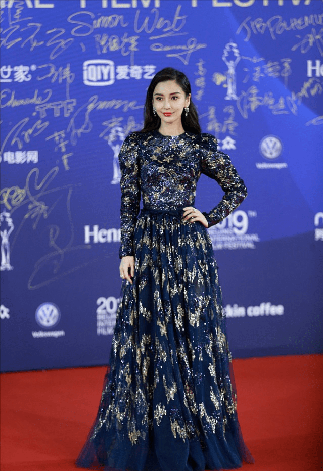杨颖|穿上迪奥的杨颖，气质一下就成熟了，当妈人的样子真是与众不同