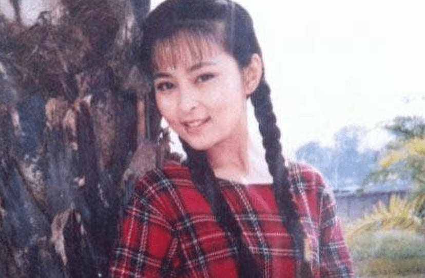 最美“琼瑶女孩” 走红时为了老公和孩子被抛弃 现在18岁的儿子比前夫还帅