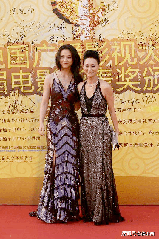 黑色|真正性感的女人,气质是从骨子里散发出来的,看看汤唯就知道