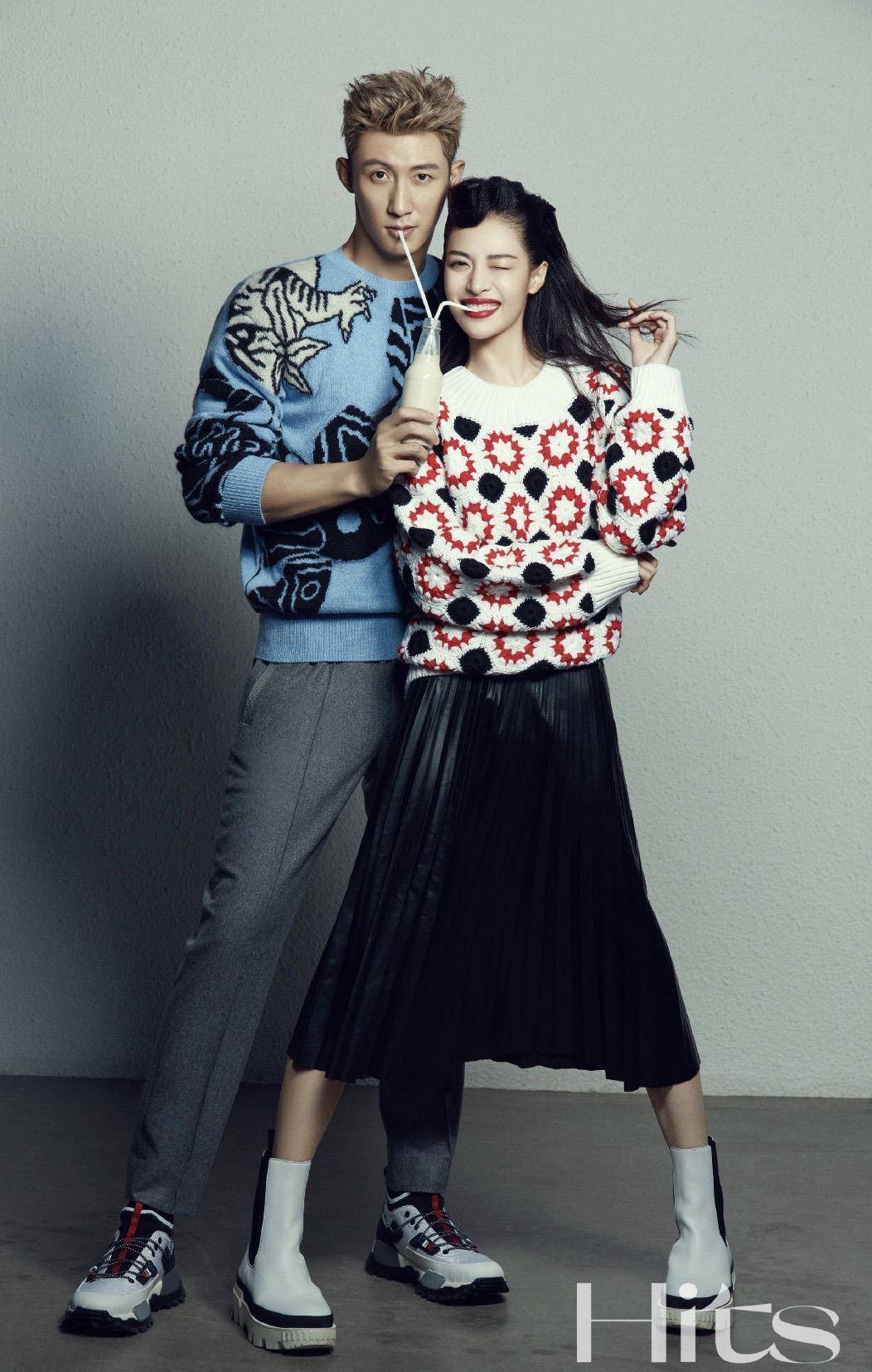 黄景瑜|黄景瑜和钟楚曦同喝一杯奶茶，俩人印花毛衣，cp感好强