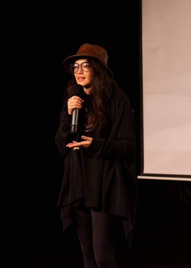 颜色|陈坤学校办结业仪式！舒淇周迅高调出场，周迅电影脸穿日系风绝了