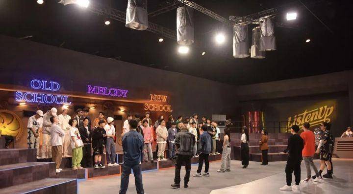 舞台|《说唱听我的2》第三期：双子星首秀，国际语freestyle引发争议？