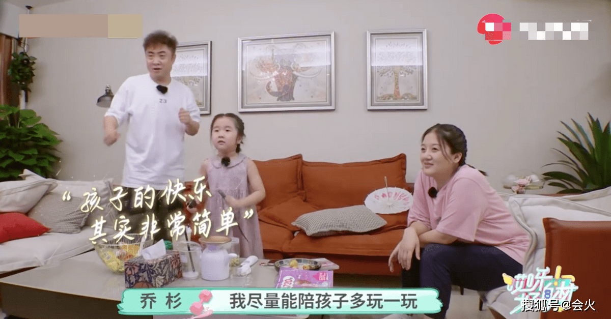 女儿|乔杉7岁女儿当模特走秀，肉嘟嘟长相随爸爸，化烟熏妆抹黑色口红