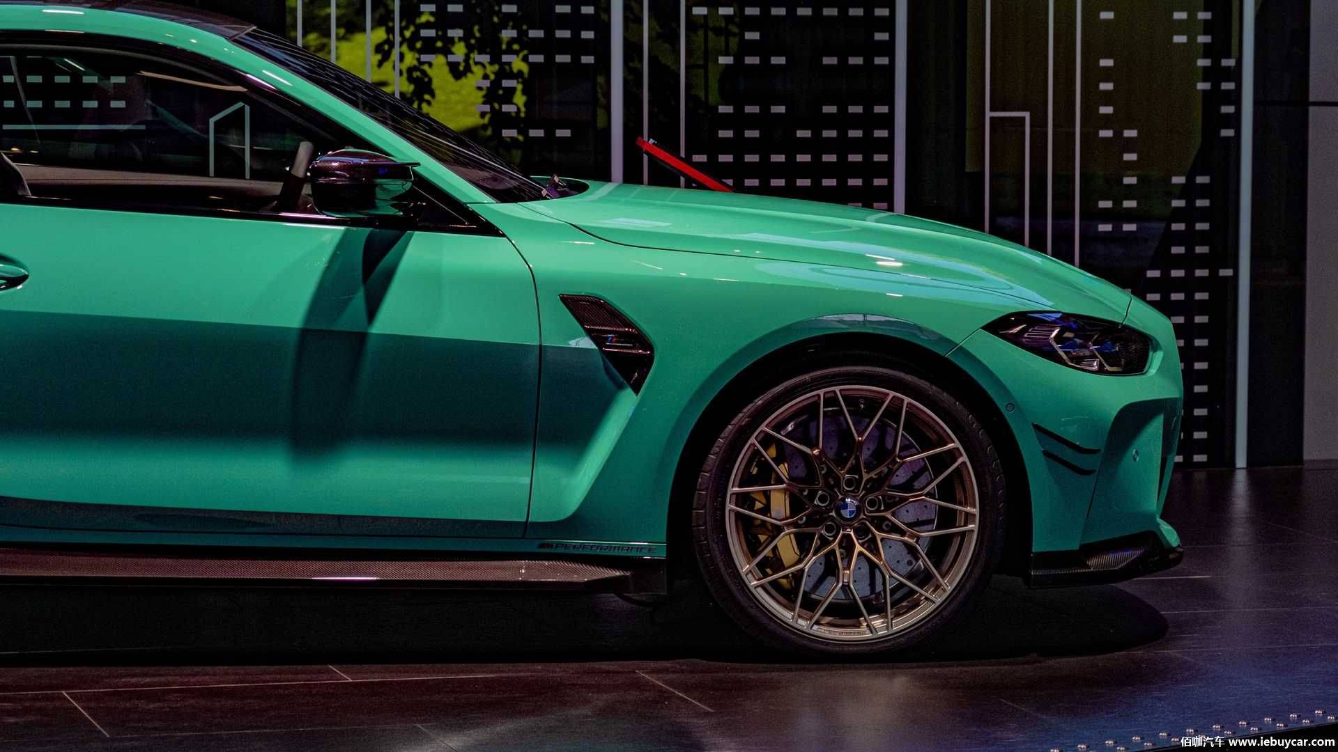 全新宝马m4薄荷绿实车曝光配备大量碳纤材质mpp套件原厂改装件