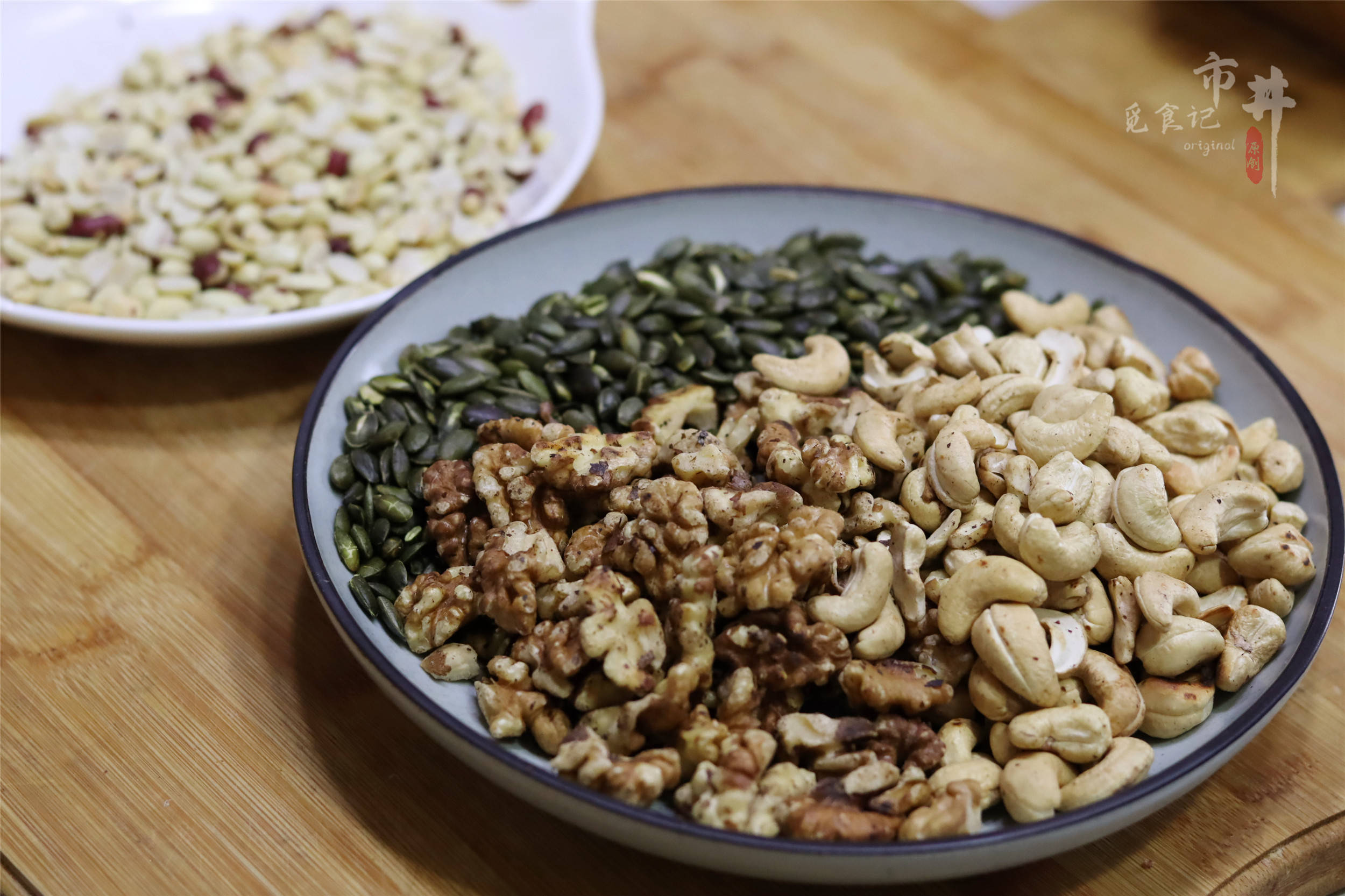 自制五仁馅月饼不计成本用这5样果仁可真香连吃几个都不腻