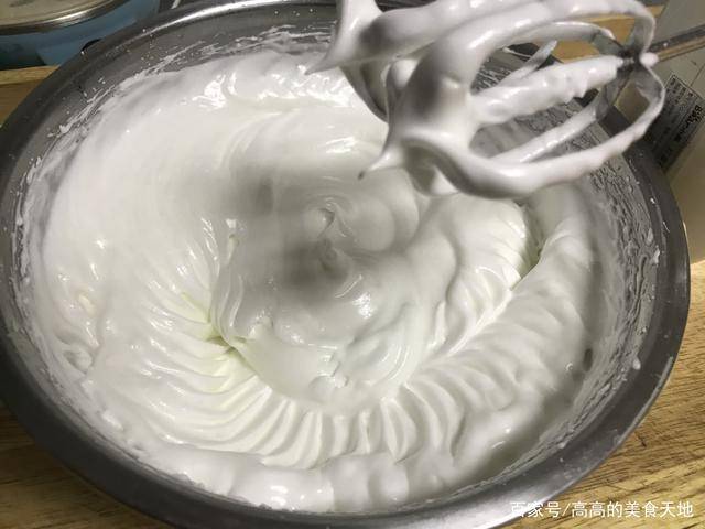 温度|详细教你戚风蛋糕做法，学会这些技巧，不缩不裂随便捏，一次成功