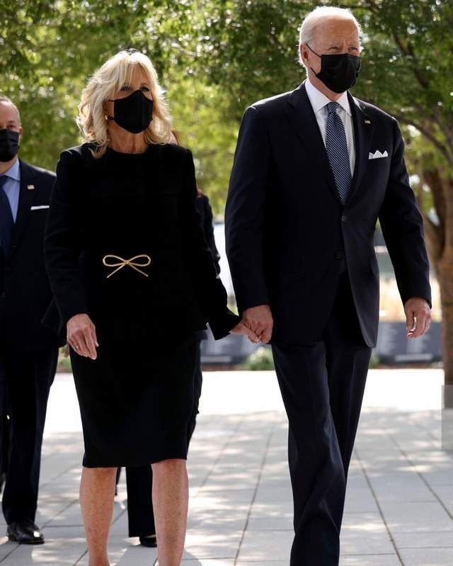 希拉里|三位第一夫人罕同框,米歇尔居C位希拉里变温柔,吉尔打扮不得体