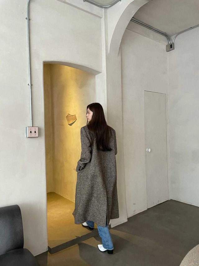 黑色|秋季少不了的风衣，风衣搭配牛仔裤高级洋气，照着穿想不好看都难