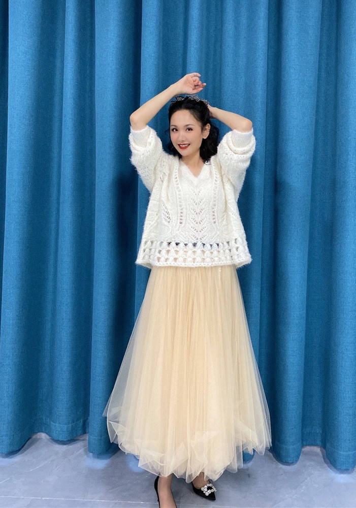穿过|郭晓冬不让媳妇穿裙短过膝，但程莉莎穿过踝长裙，仍把女人味拉满
