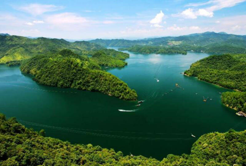江西赣南地区一巨型湖泊，风光绝美，产出的“水库鱼”非常受欢迎