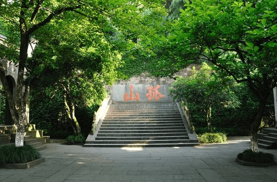 孤山，一座受到游客喜爱的自然景观