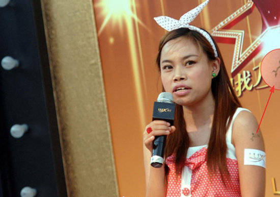 "凤姐"罗玉凤近况曝光,现身纽约看病身体状况不佳,模样变化大