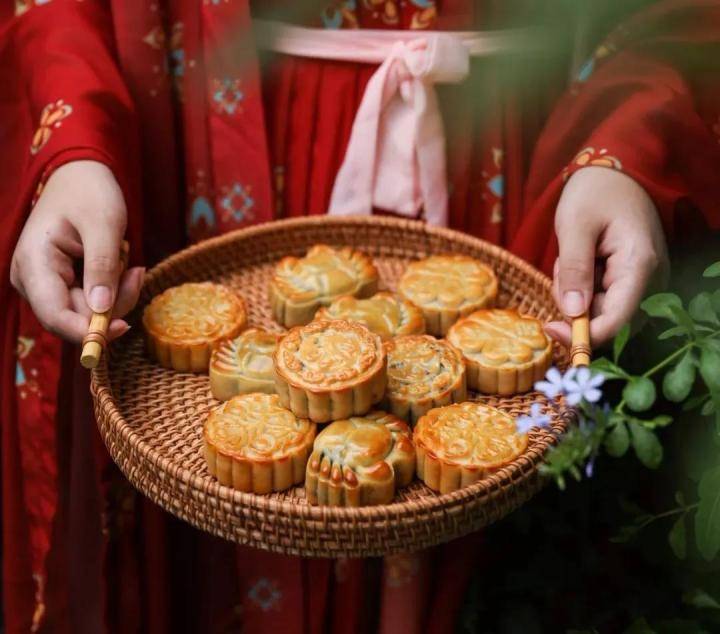 活动|中喜酒业:喜迎中秋,现推出桃金娘干白“买一送一”活动感恩回馈大客户!