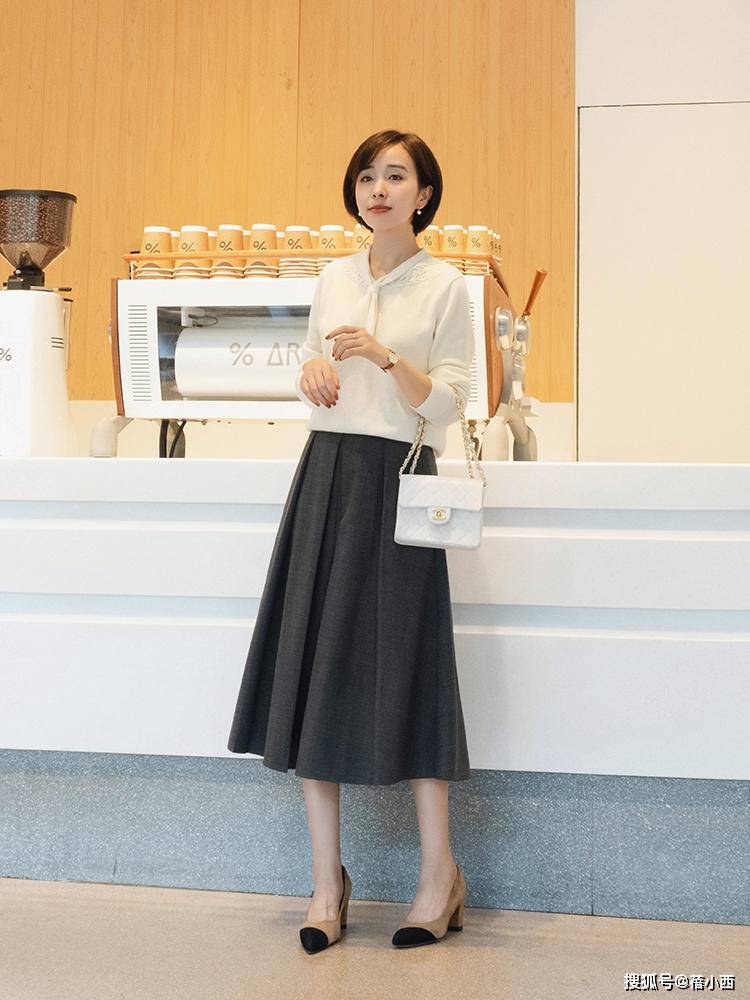 上装|3、40岁的女人穿半身裙，上装搭配什么才优雅？这样穿打造好气质