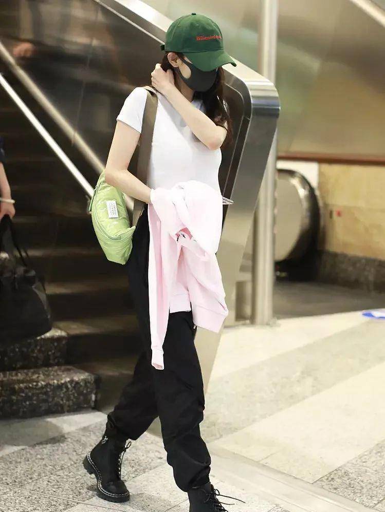 杨幂|35岁杨幂「生图曝光」，网友：这身材我好馋
