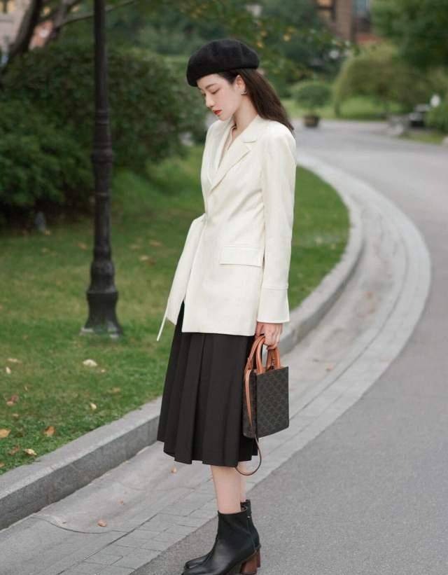 黑色|为什么今年的风衣,都宁愿配阔腿裤和白色衬衫?重点是真心好看