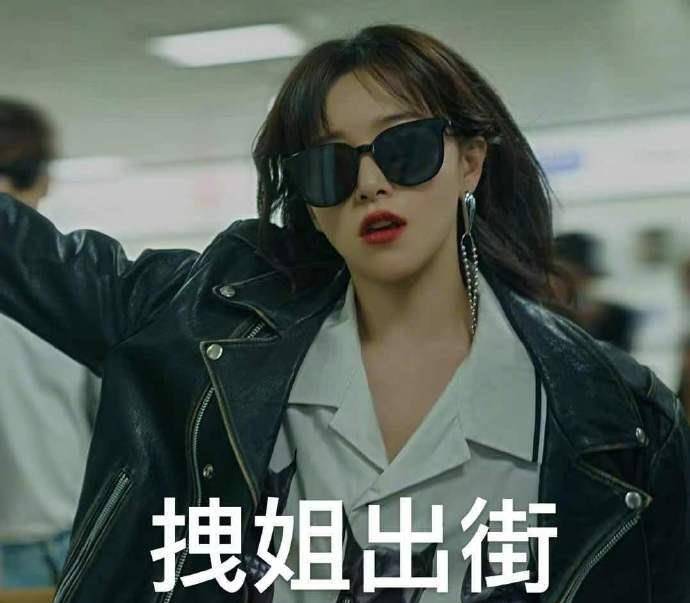 季灵晨|33岁阚清子墨绿色小皮裙穿出贵妇感，你喜欢吗？