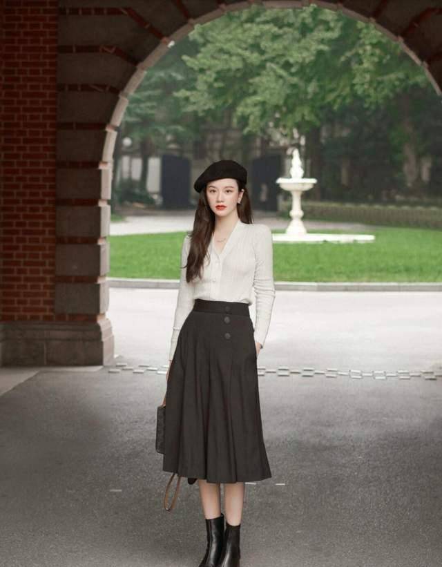黑色|为什么今年的风衣，都宁愿配阔腿裤和白色衬衫？重点是真心好看
