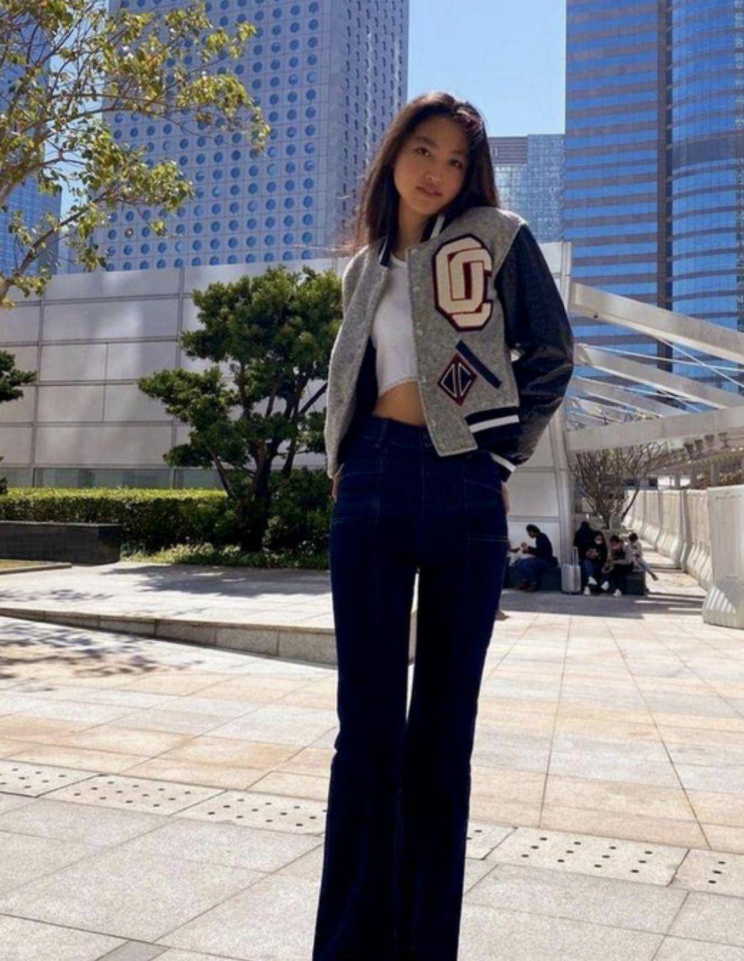 身材|任达华女儿16岁就一米八高,完美遗传妈妈的身材,这长腿太吸睛了