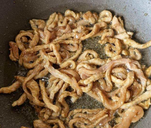 怎么把肉丝面里的肉丝弄的嫩嫩的 c546a98af2b6418abb007e0dd5ca0f58.jpeg
