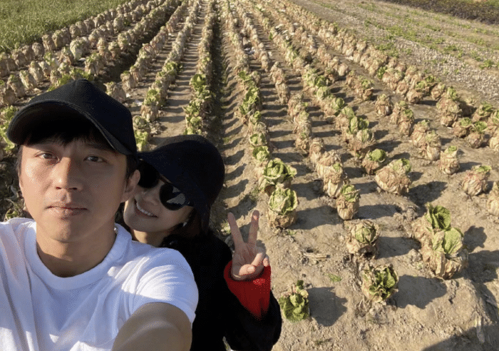 时尚|孙俪接儿女放学，戴贝雷帽穿搭时尚，等等高冷小花蹦蹦跳跳很活泼