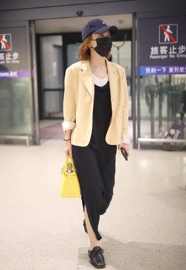 颜色|吴昕的气质挺淡然的,私服也喜欢穿裸色,西装配抽绳阔腿裤好潇洒
