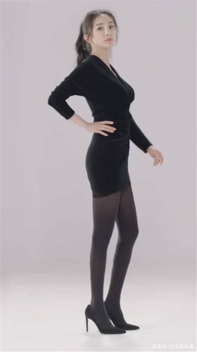 演技|杨幂穿黑色丝绒紧身连衣裙拍写真,完美展现曼妙的身材曲线