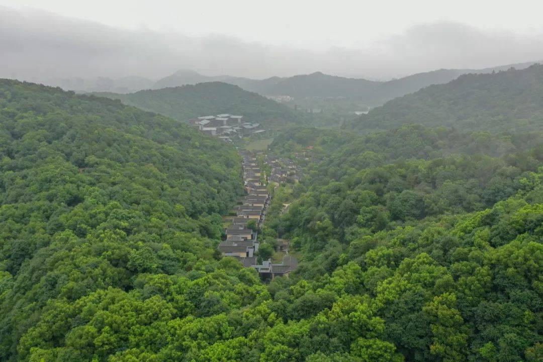 东方|宿杭州山水间的神仙美居，静享桃源秘境里的东方浪漫