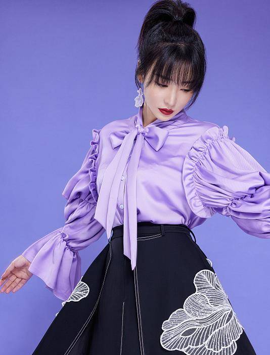 显示|柳岩写真风格大变，一改性感御姐风，变成清纯少女风