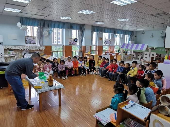 家长|幼儿园监控需要付费观看，引发家长们热议，公共视频收费合理吗？