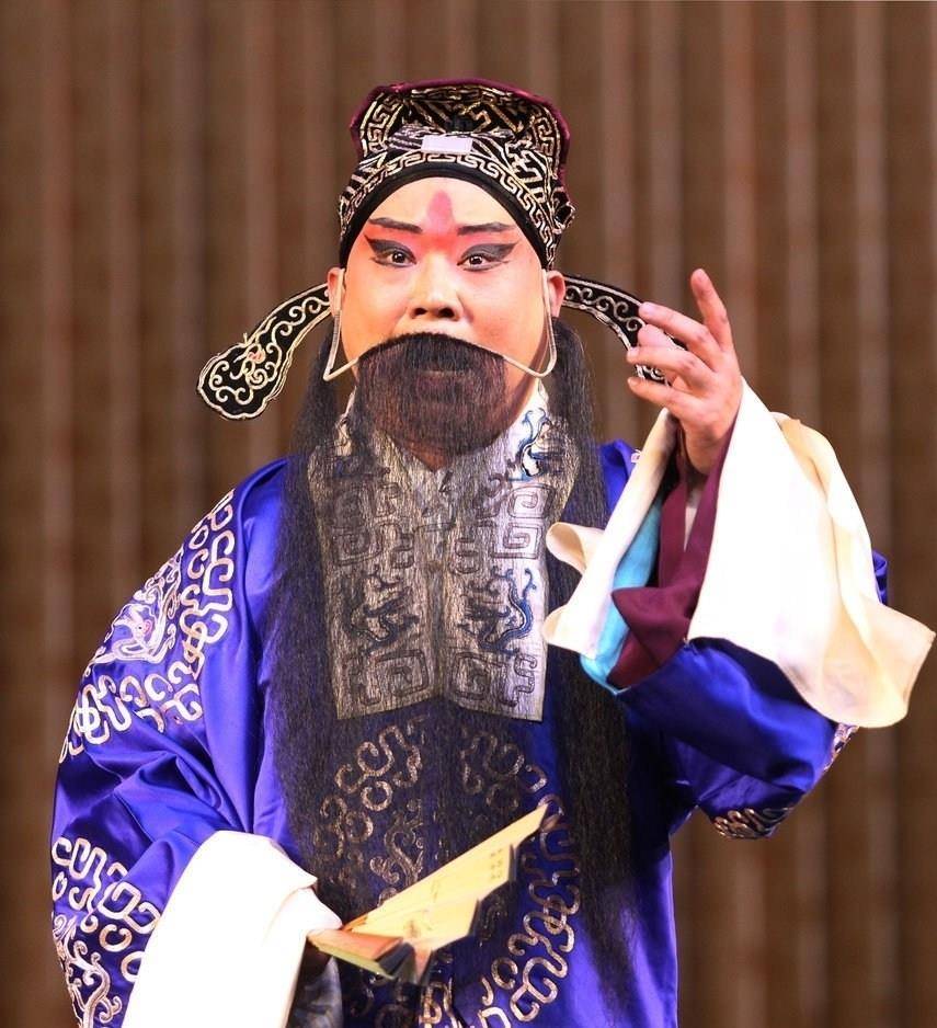 小番|郭德纲的京剧争议太大,其实他不唱京剧,就是拯救京剧了!