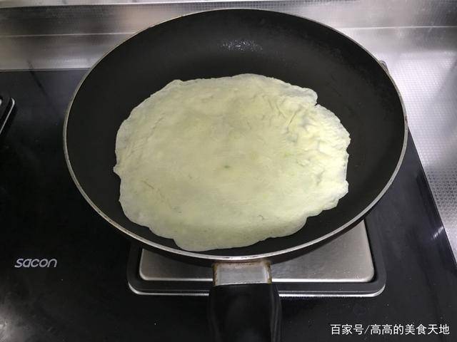 操作|快速做营养鸡蛋饼,不发面不醒面,筷子一搅,10分钟搞定全家早餐