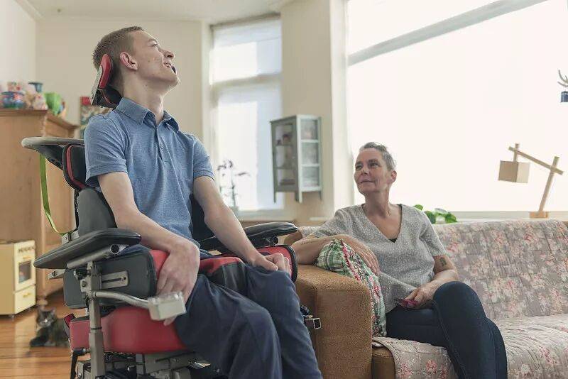 进行|为什么运动神经元病刚检查出来时，就要积极治疗！