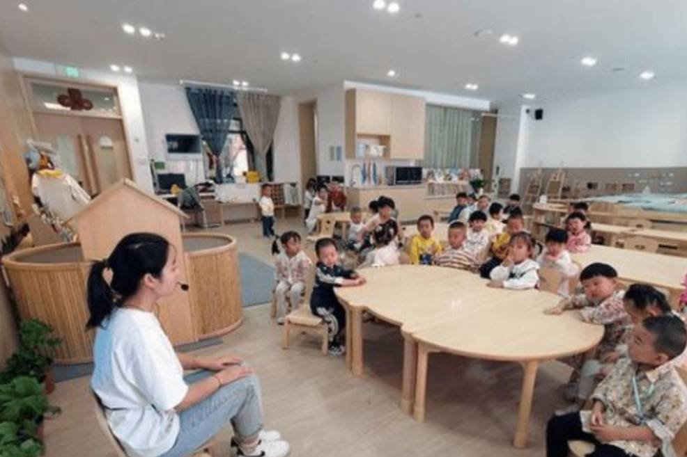 办学|排队抢入学名额已成过去，多地幼儿园开学遇冷，出现“一孩难求”