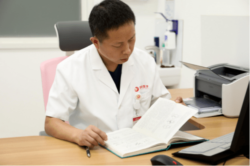 整形|西安国际医学中心医院整形外科门诊主任冯登超谈瘢痕疙瘩的个体化治疗