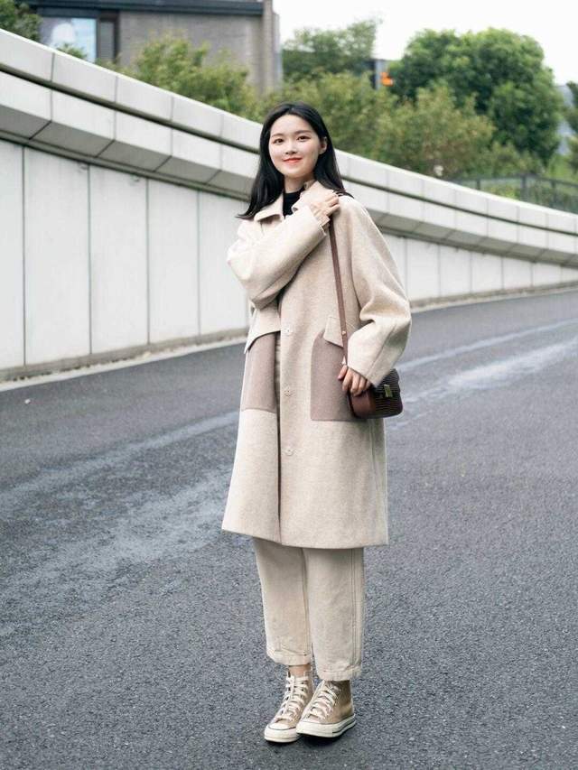 大衣|穿上秋天的第一件大衣，搭配牛仔裤更实在，保暖又时尚，好美