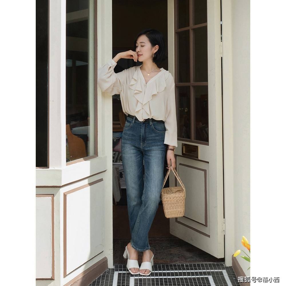服装|女人过了40岁尽量少穿花俏衣服，试试这些极简衬衫，时髦显气质