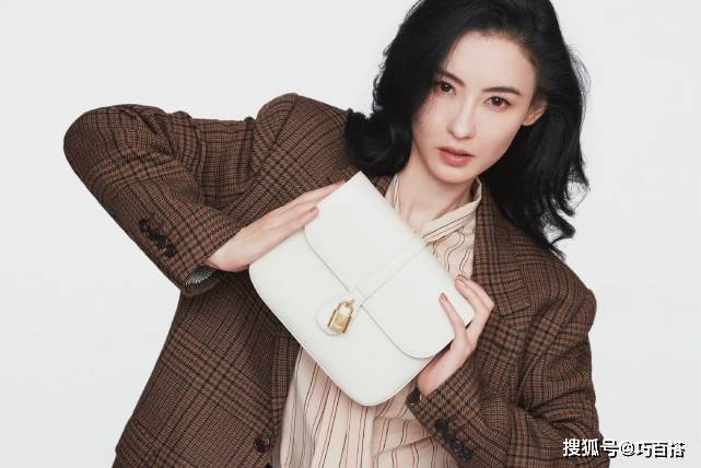 美人|41岁张柏芝状态真的很绝！穿西装拍早秋大片，时尚表现力up