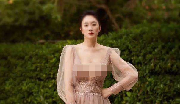 梁小冰|“苦瓜脸”的女星，这几个特征都很明显，拉低颜值低容易显老