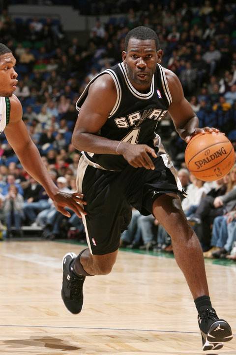 贾森·基德基德在1994年首轮2顺位被小牛队选中,职业生涯先后效力于4