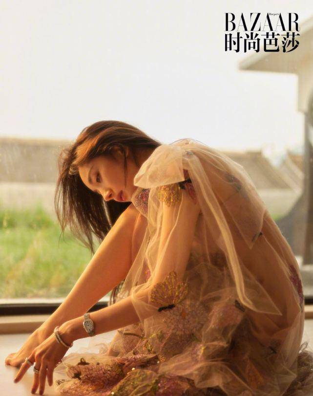 好身材|杨幂晒照大秀好身材，纤细美腿惹人羡，却因坐姿不雅惹争议