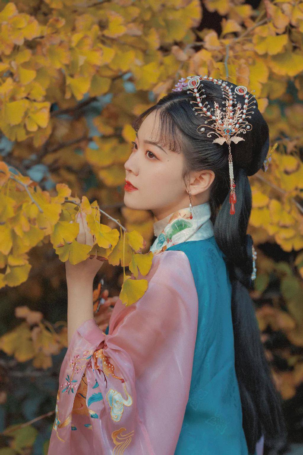 设计|汉服小仙女：任是无情也动人