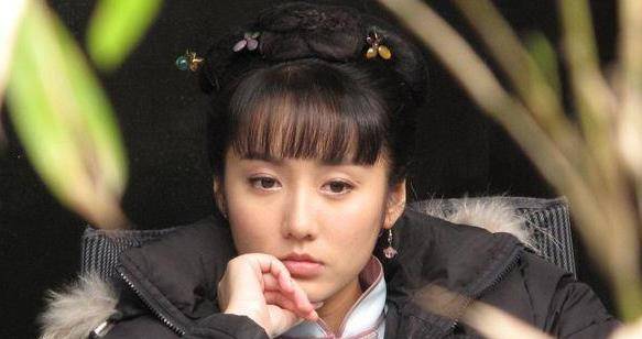 梁小冰|“苦瓜脸”的女星，这几个特征都很明显，拉低颜值低容易显老