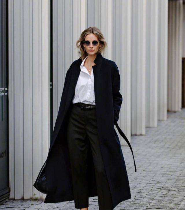 因为|76岁李谷一罕见露面!穿豹纹修身裤“叠腿坐”,戴金耳环太富态